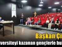 Çiftçi, üniversiteyi kazanan gençlerle buluştu