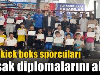 Yeni kick boks sporcuları kuşak diplomalarını aldı