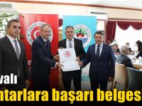 Dilovalı Muhtarlara Başarı Belgesi