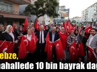 AK Gebze, 22 mahallede 10 bin bayrak dağıttı