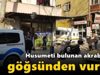 Husumeti bulunan akrabasını göğsünden vurdu