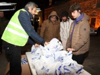 Büyükşehir'den kandil akşamında simit ve tatlı ikramı