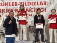 Karateci kızlarımız İzmir’den şampiyonlukla döndüler