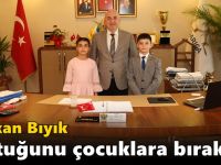 Başkan Bıyık koltuğunu çocuklara bıraktı