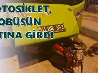 MOTOSİKLET, OTOBÜSÜN ALTINA GİRDİ