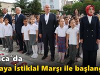 MUZAFFER BIYIK, ÖĞRENCİLERLE İSTİKLAL MARŞINI OKUDU