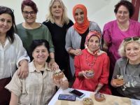 GÖLCÜK'TE KADINLAR KENDİ MUMLARINI TASARLADI