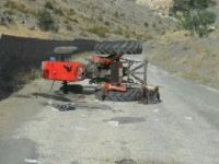 Traktör devrildi! 3 kişi yaralandı