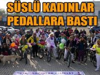 Süslü kadınlar pedallara bastı