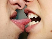 Kadın Tacizcisinin Dilini Kopardı