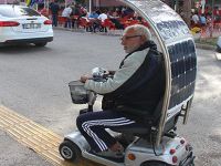Engelli aracını güneş enerjisiyle çalıştırıyor