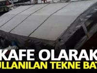 Kafe olarak kullanılan tekne battı