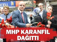 MHP, Yürüyüş Yolu'nda karanfil dağıttı
