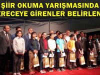 En güzel şiir okuyan öğrenciler ödüllendirildi