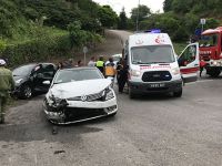 2 otomobil kavşakta çarpıştı: 1 yaralı