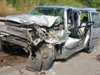 Ticari araç TIR’a arkadan çarptı: 3 yaralı