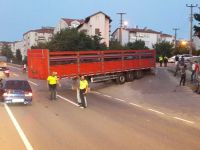 Tırın dorsesi koptu, trafik felç oldu