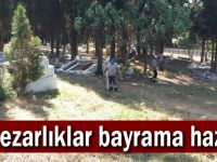 Mezarlıklar bayrama hazır