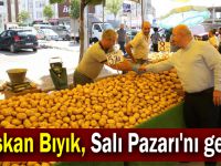 Başkan Bıyık, Salı Pazarı'nı gezdi