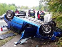 Takla atan otomobilden yara almadan kurtuldular