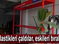 Yeni lastikleri çaldılar, eskileri bıraktılar