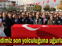 Şehit oğlunun Türk bayrağına sarılı tabutunu öptü!