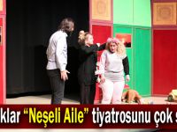 Çocuklar “Neşeli Aile” tiyatrosunu çok sevdi