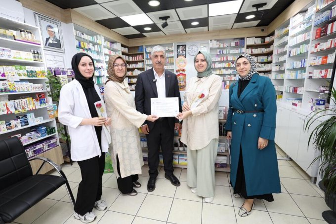 baskan-omeroglu’ndan-eczacilar-gunu-ziyareti-(16).jpg