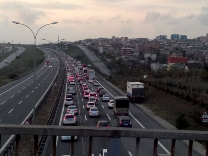 bayramdan_once_trafik_geldi_millihakimiyet.com.jpg