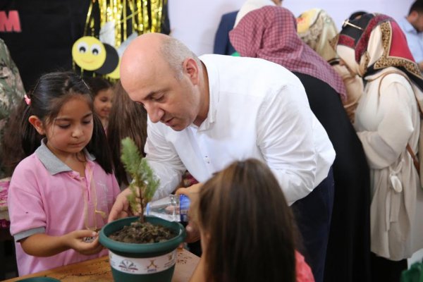 binlerce-fidan-ogrencilerle-bulustu6.jpg binlerce-fidan-ogrencilerle-bulustu6.jpg