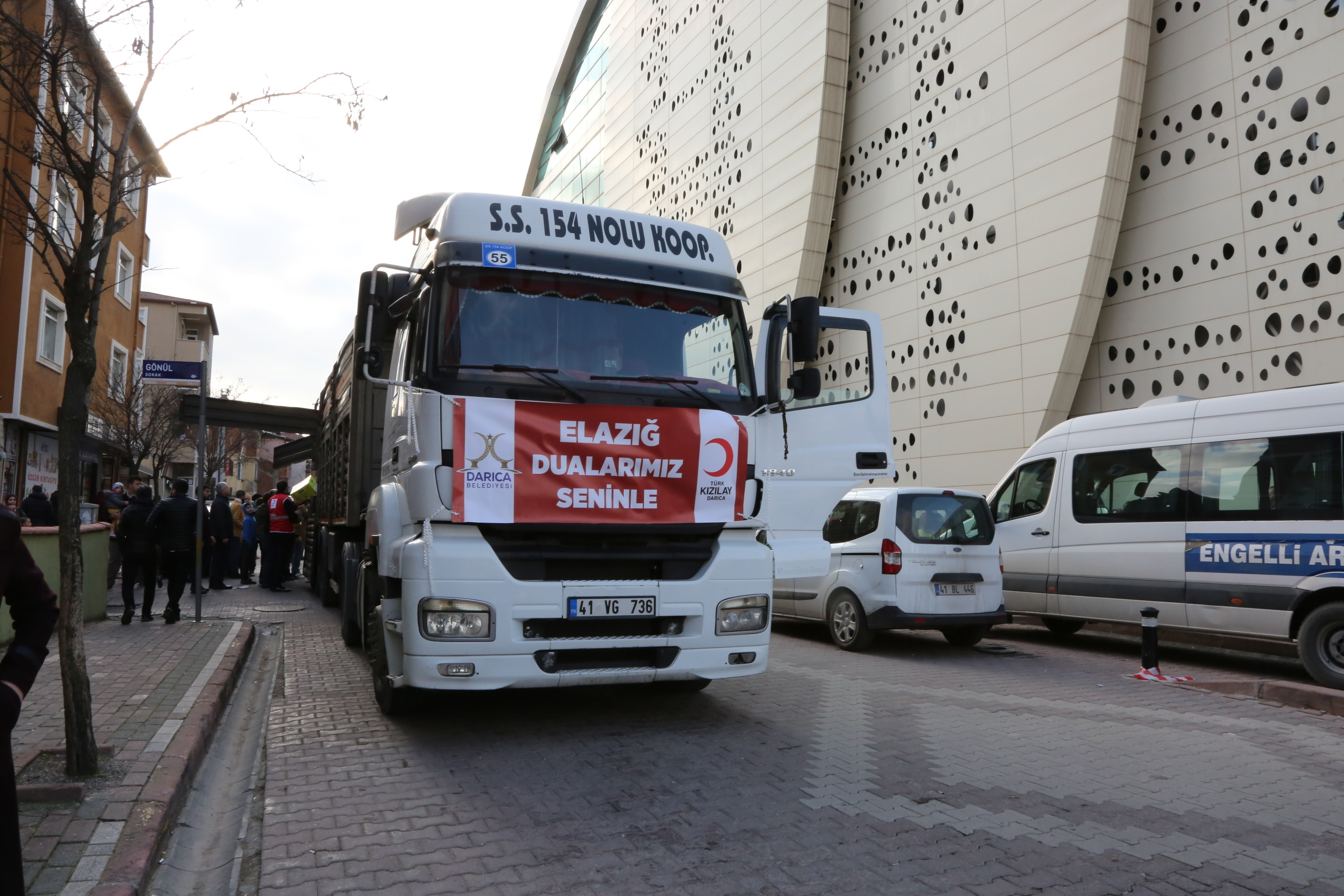 darica’da-toplanan-yardimlar-dualarla-elazig’a-gonderildi-(2).jpg