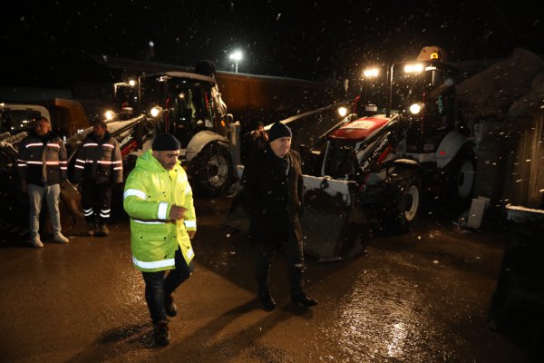 darica’da-yollar-kapanmasin-diye-yogun-mesai-(3).jpg