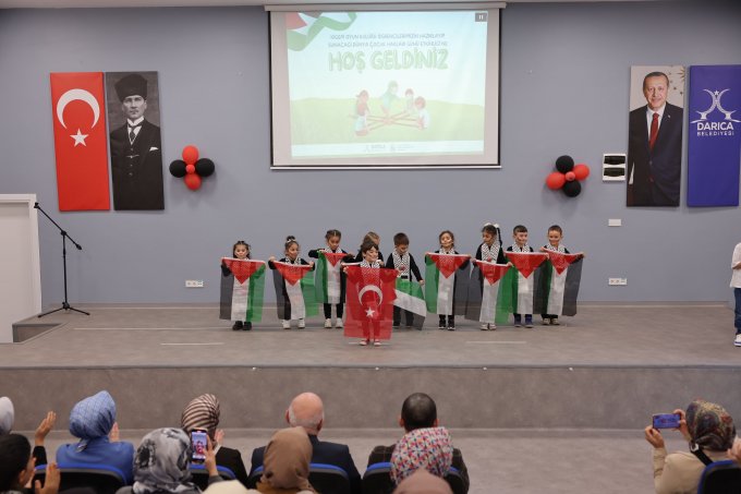 daricali-cocuklar-gazze-icin-sahneye-cikti-(4).jpg