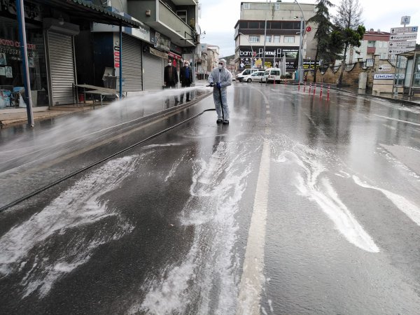 dilovasi’nda-cadde-ve-sokaklar-dezenfekte-edildi-(2).jpeg