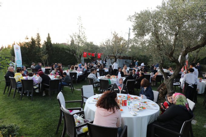 dilovasi-saglik-calisanlarina-iftar-(1).jpg
