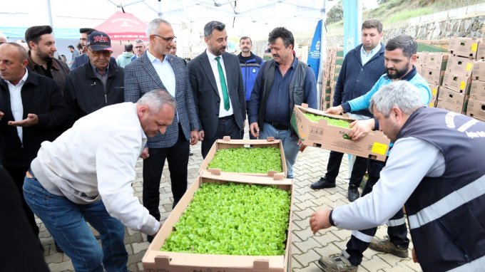 gebzeli-ciftciye-500-bin-sebze-fidesi-(1).jpg
