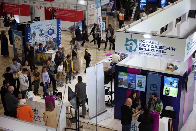 kocaeli-bilisim-fuari-kapilarini-kapatti-(14).jpg-kopya.jpg