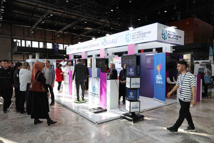 kocaeli-bilisim-fuari-kapilarini-kapatti-(16).jpg-kopya-.jpg