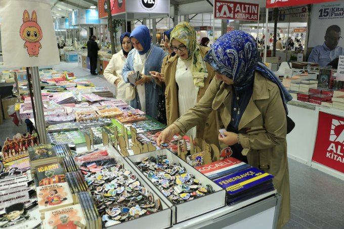 kocaeli-kitap-fuarinda-ne-ararsan-var-(11)-(buyuk).jpg
