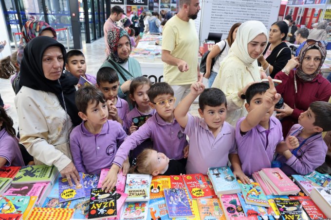 ogrenciler,-kitap-fuarina-kosuyor--(14).jpg