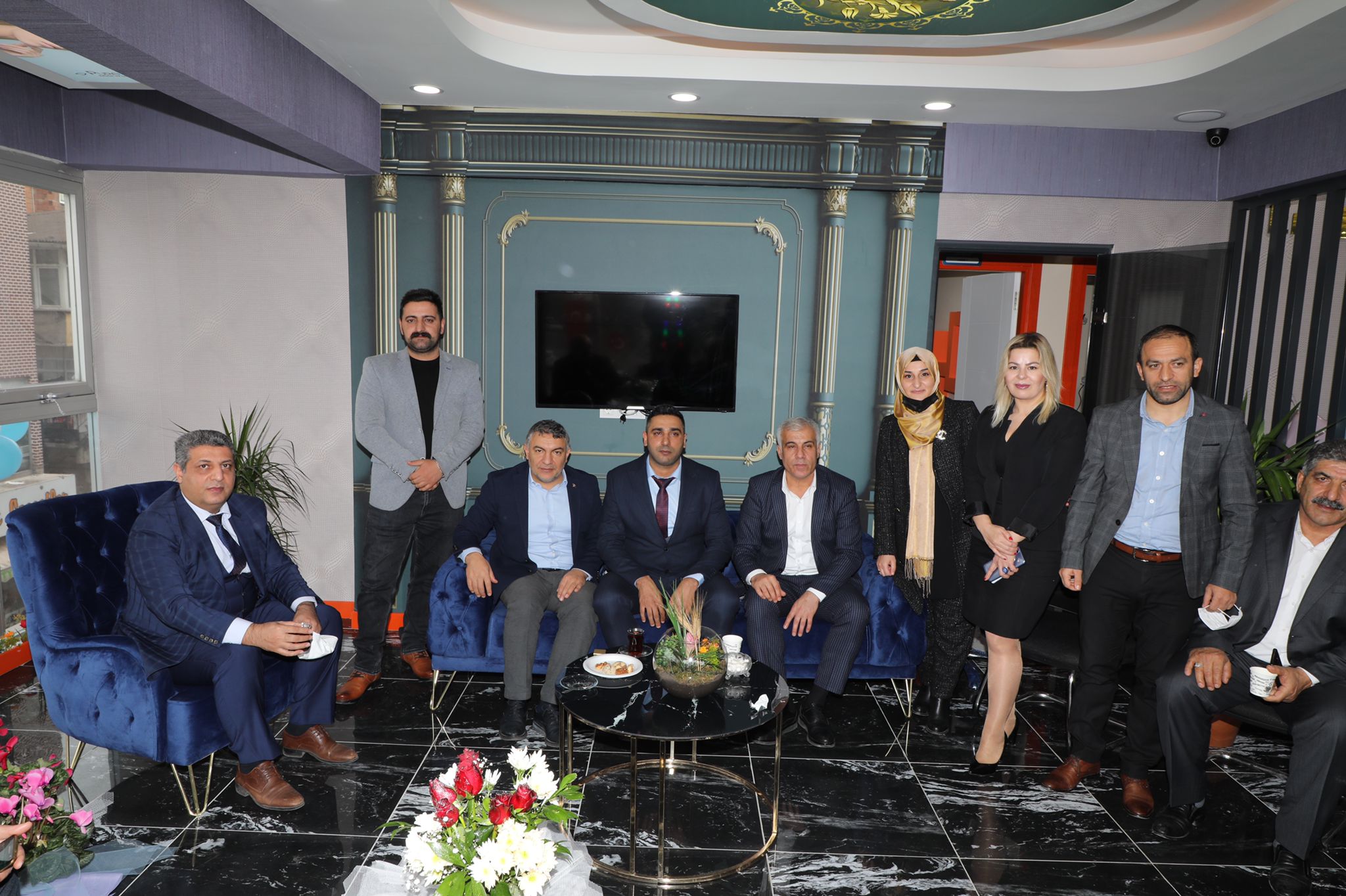 purebella-estetik-ve-guzellik-merkezi-kurucusu-mehmet-akif-ayaz-konuklariyla-yakindan-ilgilendi.jpeg purebella-estetik-ve-guzellik-merkezi-kurucusu-mehmet-akif-ayaz-konuklariyla-yakindan-ilgilendi.jpeg