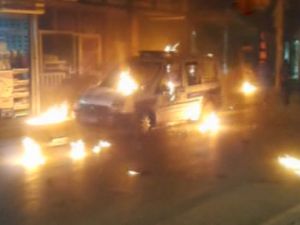 Otobüs ve polis aracını böyle ateşe verdiler