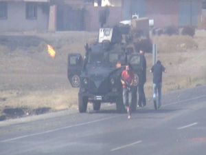 Polisler yanmaktan son anda kurtuldu