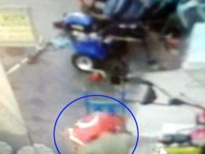 Bayrak direğine tırmanan şahıs kameraya yakalandı