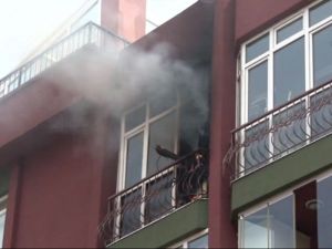 Patates kızartmak isterken evi yaktı