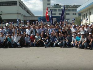 Cam Elyaf işçisi greve başladı