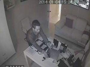 Laptop ve altın hırsızları kamerada