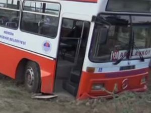 Şarampole uçtu: 12 yaralı