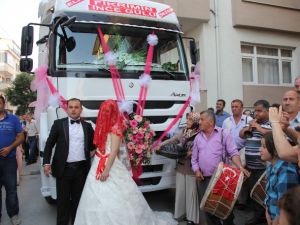 TIR’dan gelin arabası yaptılar