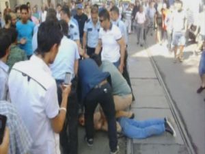 Bıçaklı genç dehşet saçtı